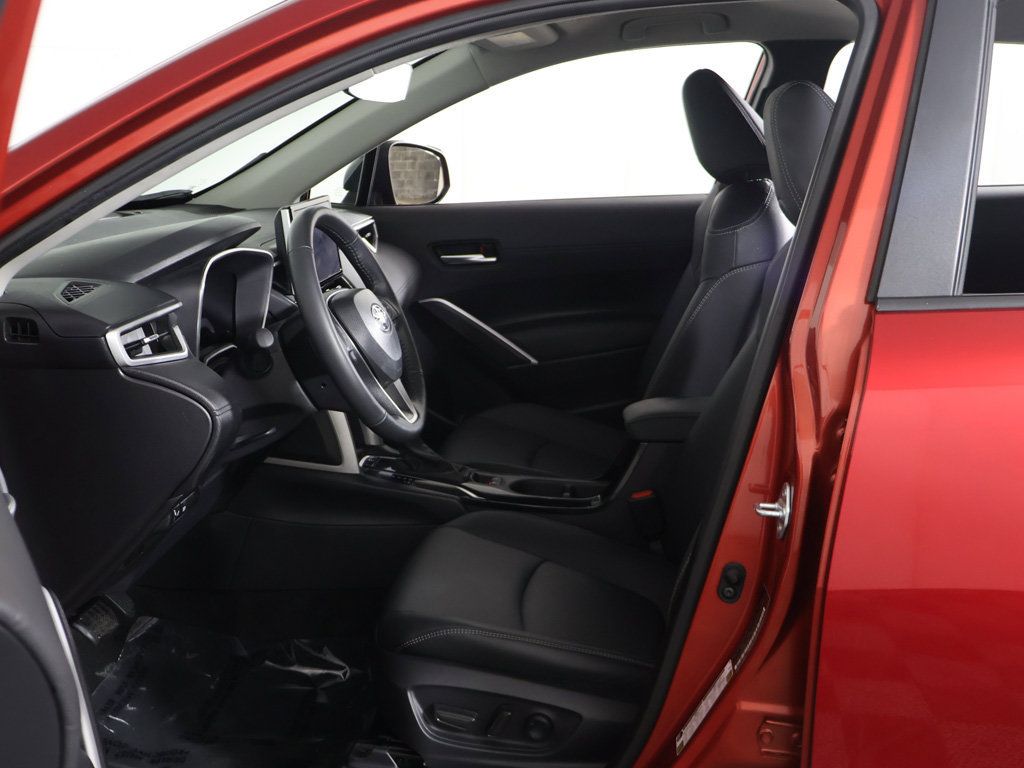 Used 2025 Toyota Corolla Cross XLE FWD image 23