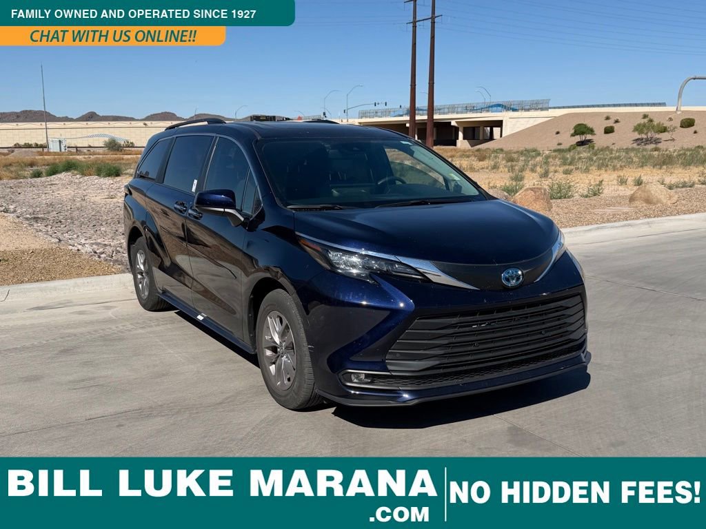 Used 2025 Toyota Sienna XLE w/ XLE Plus Package image 1