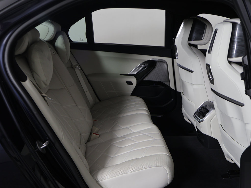 Used 2023 BMW 760i xDrive w/ Luxury Rear Seating Package AWD/4WD image 32