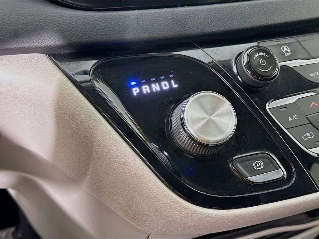 Certified 2019 Chrysler Pacifica Touring-L image 22