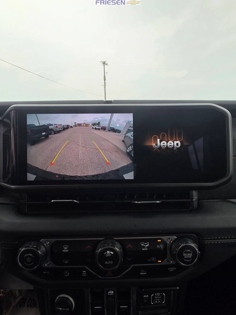 Used 2025 Jeep Wrangler Unlimited Rubicon AWD/4WD image 18