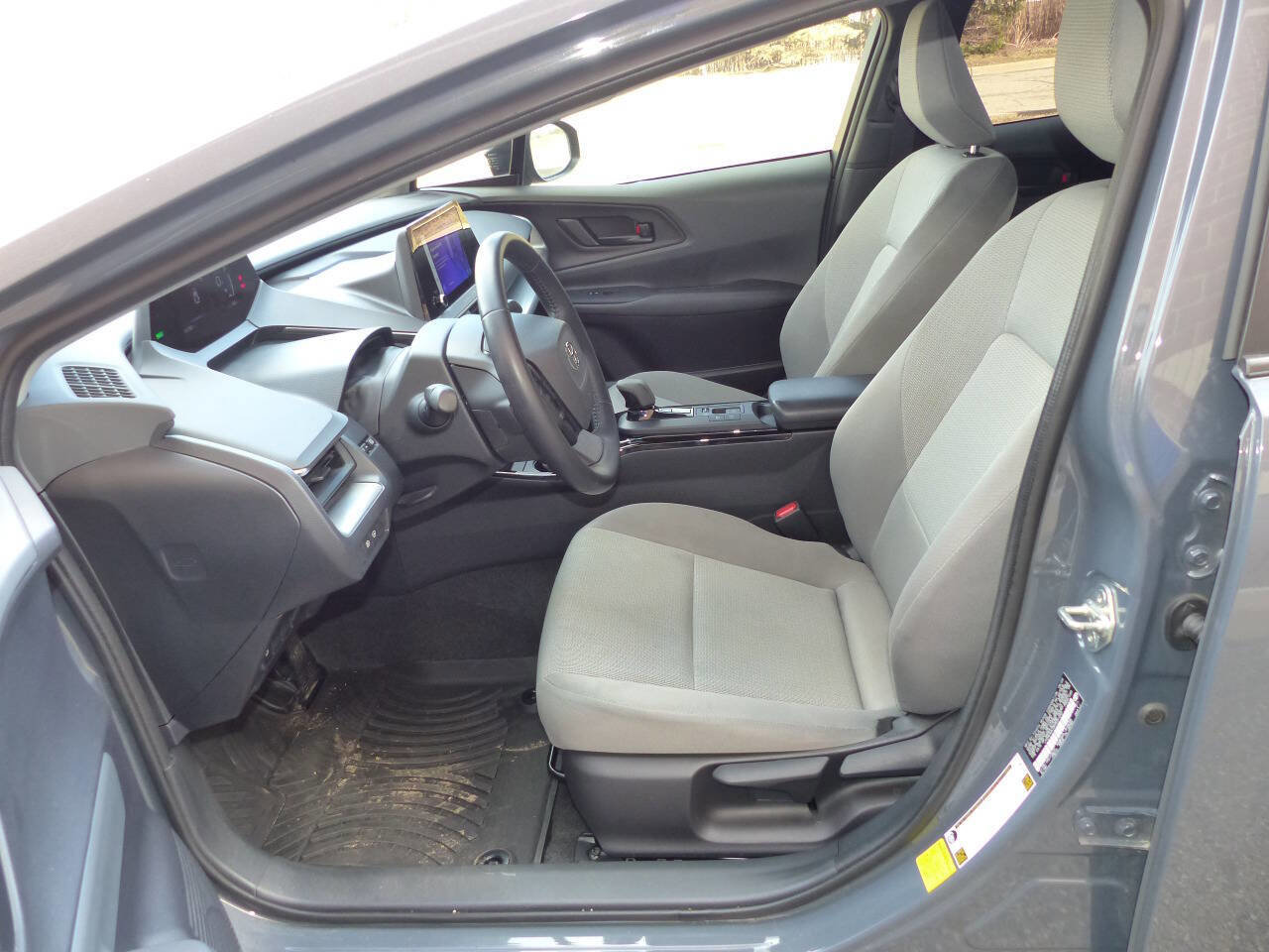 Used 2024 Toyota Prius LE image 18