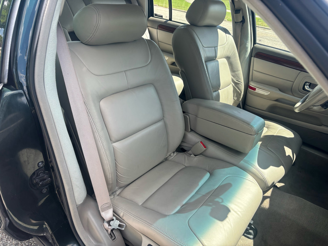 Used 1999 Cadillac De Ville Sedan w/ Comfort/Convenience Pkg image 8