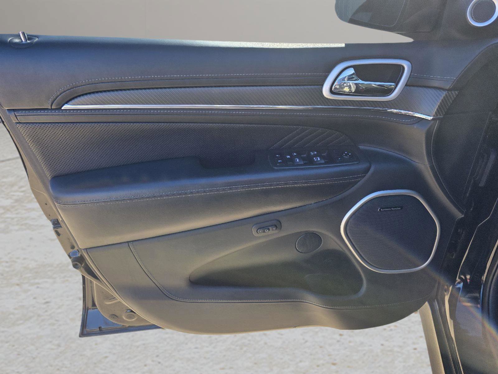 Used 2018 Jeep Grand Cherokee SRT image 30