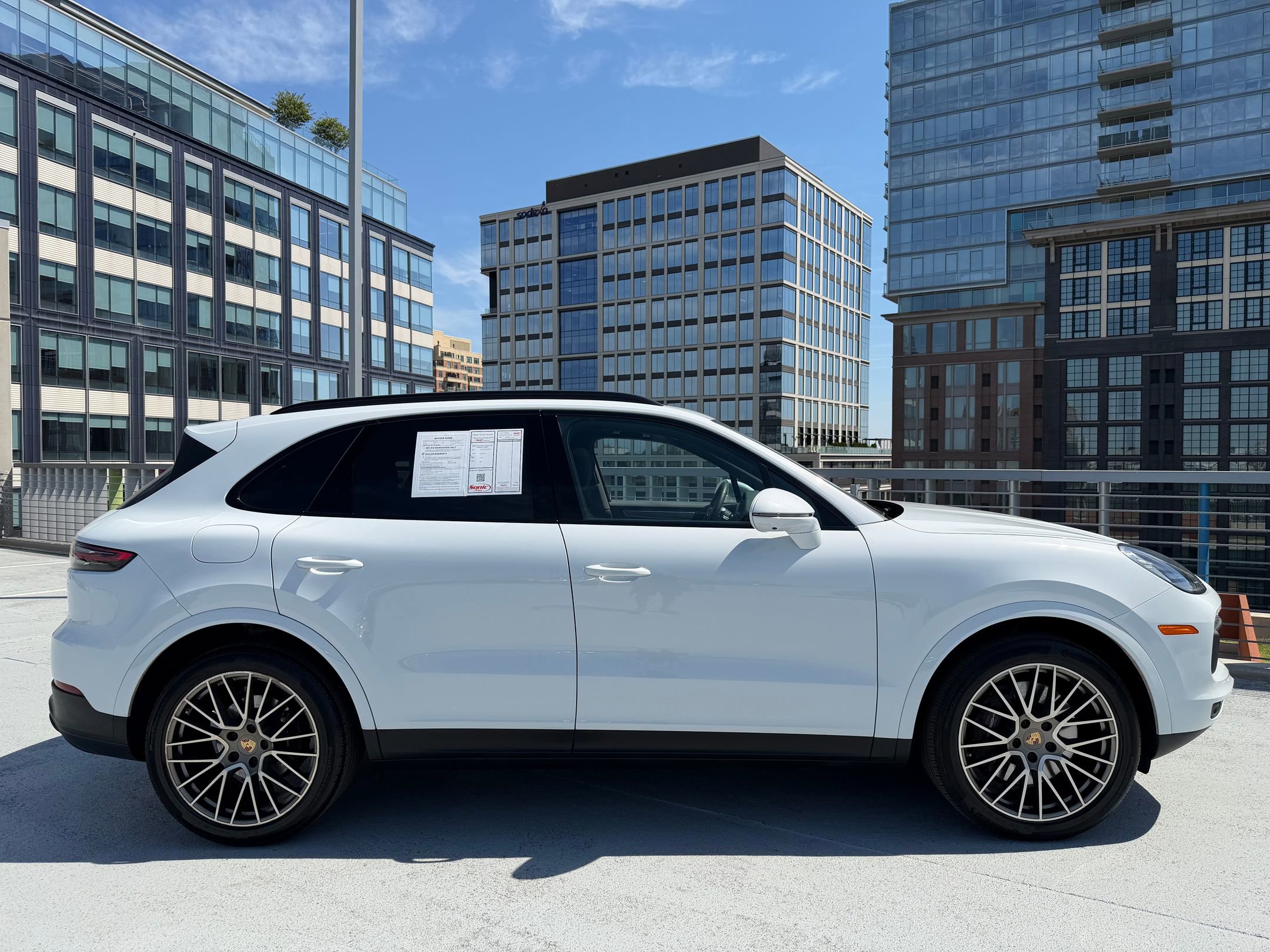 Certified 2023 Porsche Cayenne Platinum Edition image 8