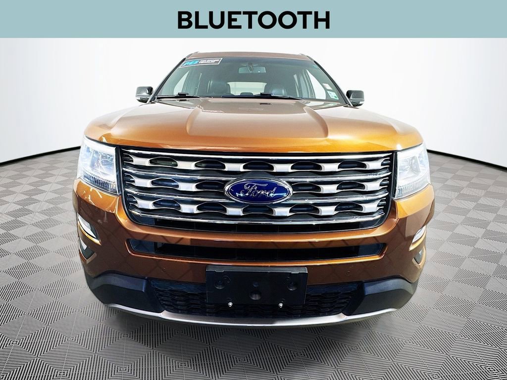 Used 2017 Ford Explorer XLT w/ Equipment Group 202A image 2