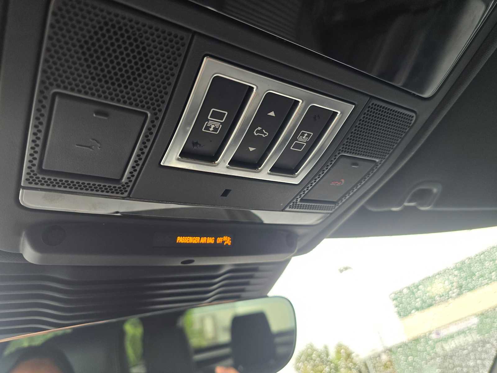 Used 2025 Land Rover Discovery Dynamic SE image 32