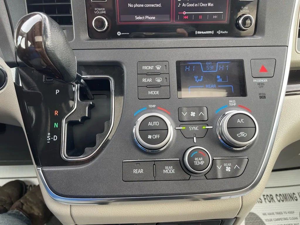 Used 2019 Toyota Sienna XLE image 27