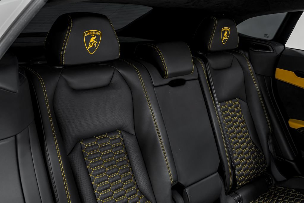 Used 2022 Lamborghini Urus AWD/4WD image 35