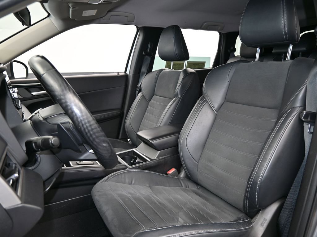 Used 2022 Mitsubishi Outlander SE image 10