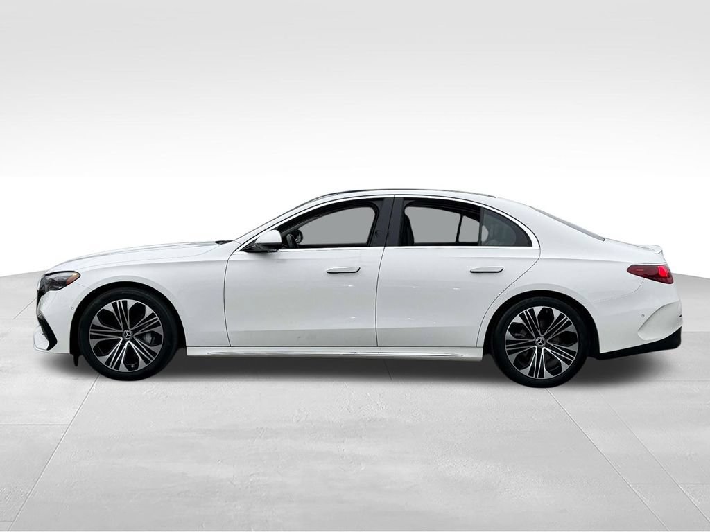 Used 2025 Mercedes-Benz E 350 4MATIC Sedan image 5