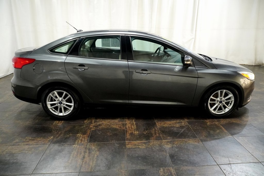 Used 2017 Ford Focus SE image 4
