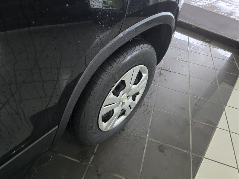 Used 2015 Chevrolet Trax LS FWD image 30
