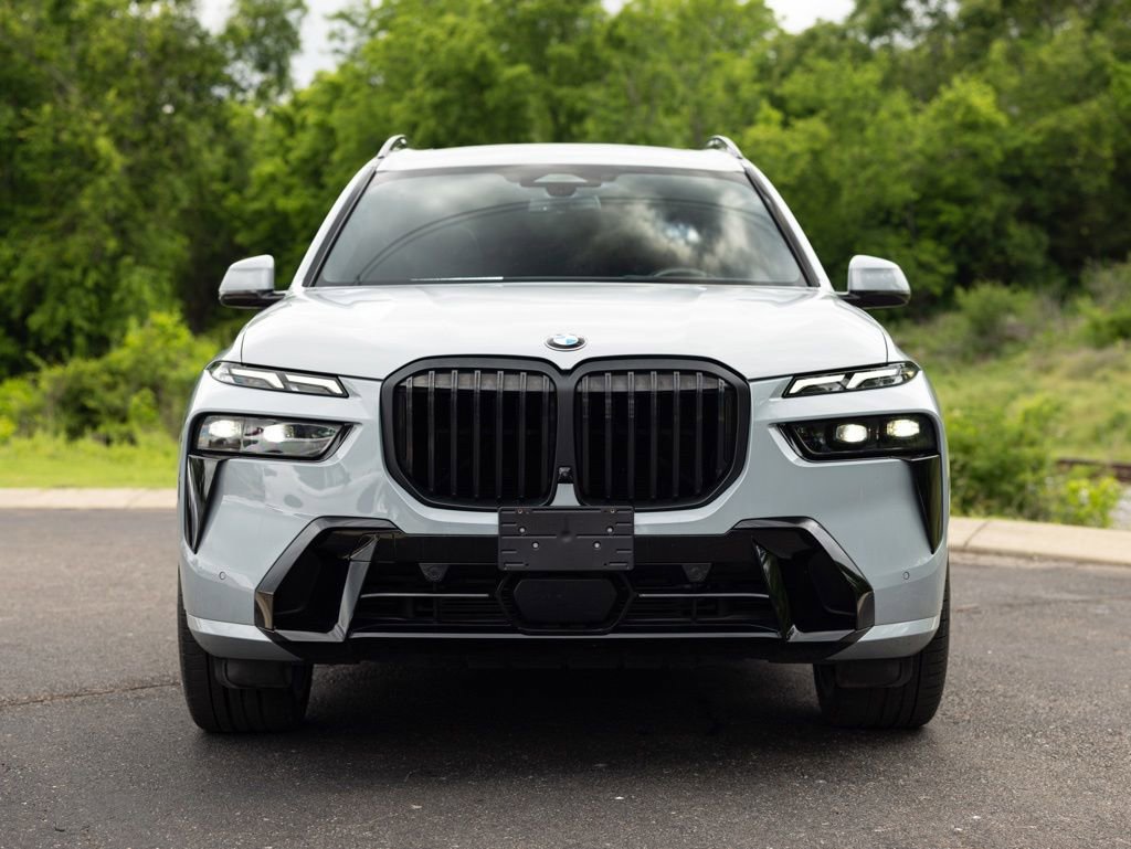 Used 2023 BMW X7 xDrive40i w/ M Sport Package AWD/4WD image 10