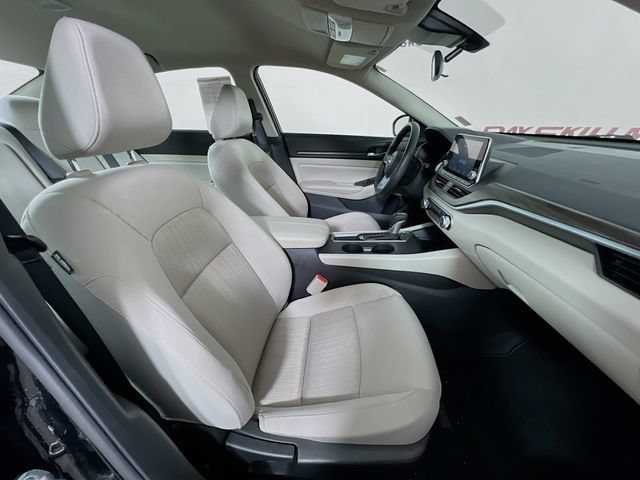 Used 2025 Nissan Altima 2.5 SV FWD image 37