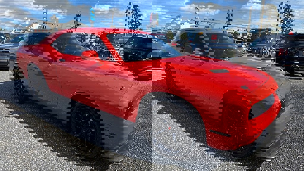 Used 2018 Dodge Challenger SXT w/ Blacktop Package image 3