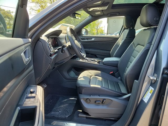 New 2024 Volkswagen Atlas Cross Sport SEL R-Line AWD/4WD image 9
