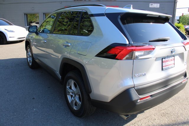 Used 2022 Toyota RAV4 LE image 5