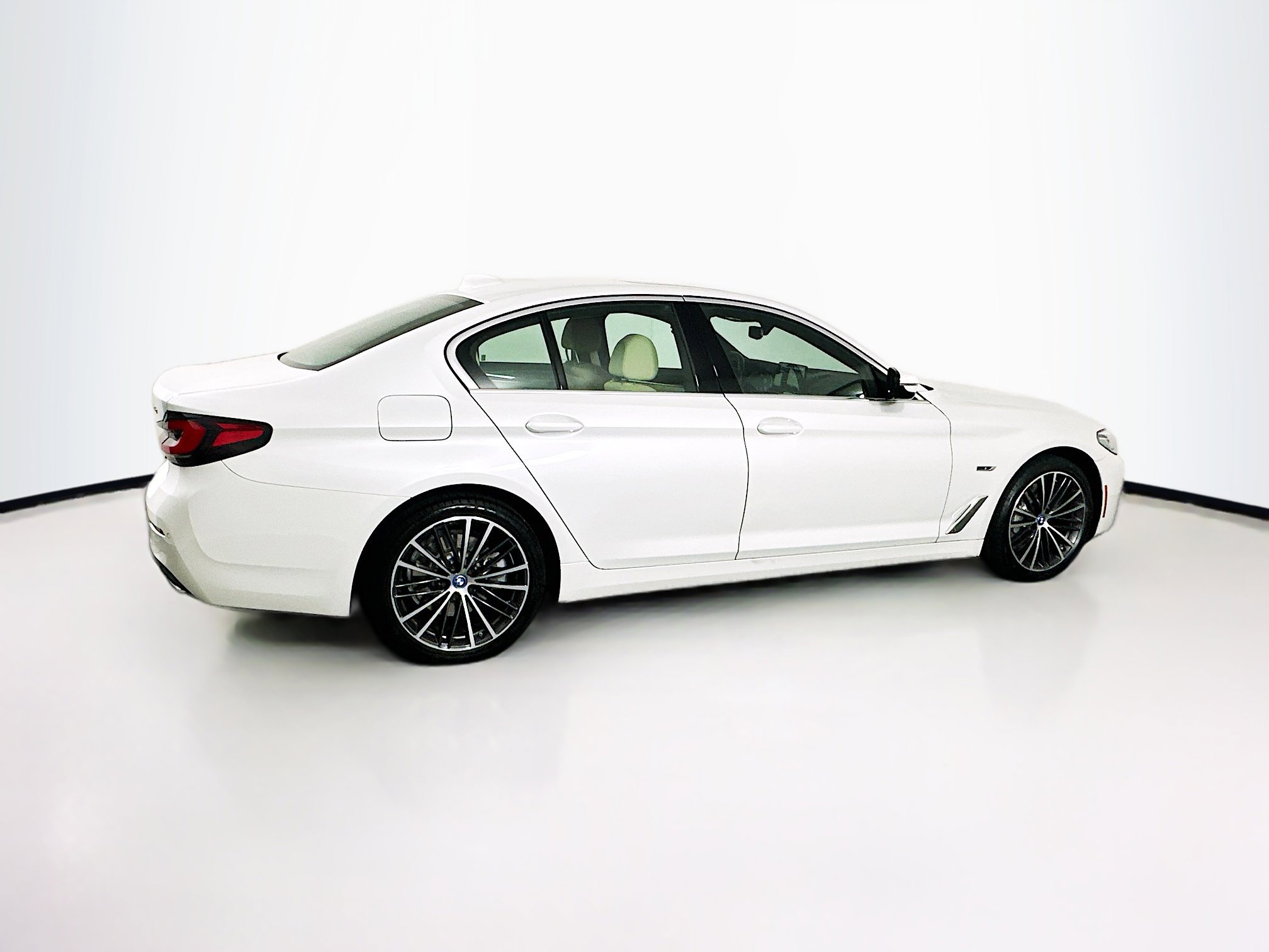 Used 2023 BMW 530e w/ Premium Package RWD image 10