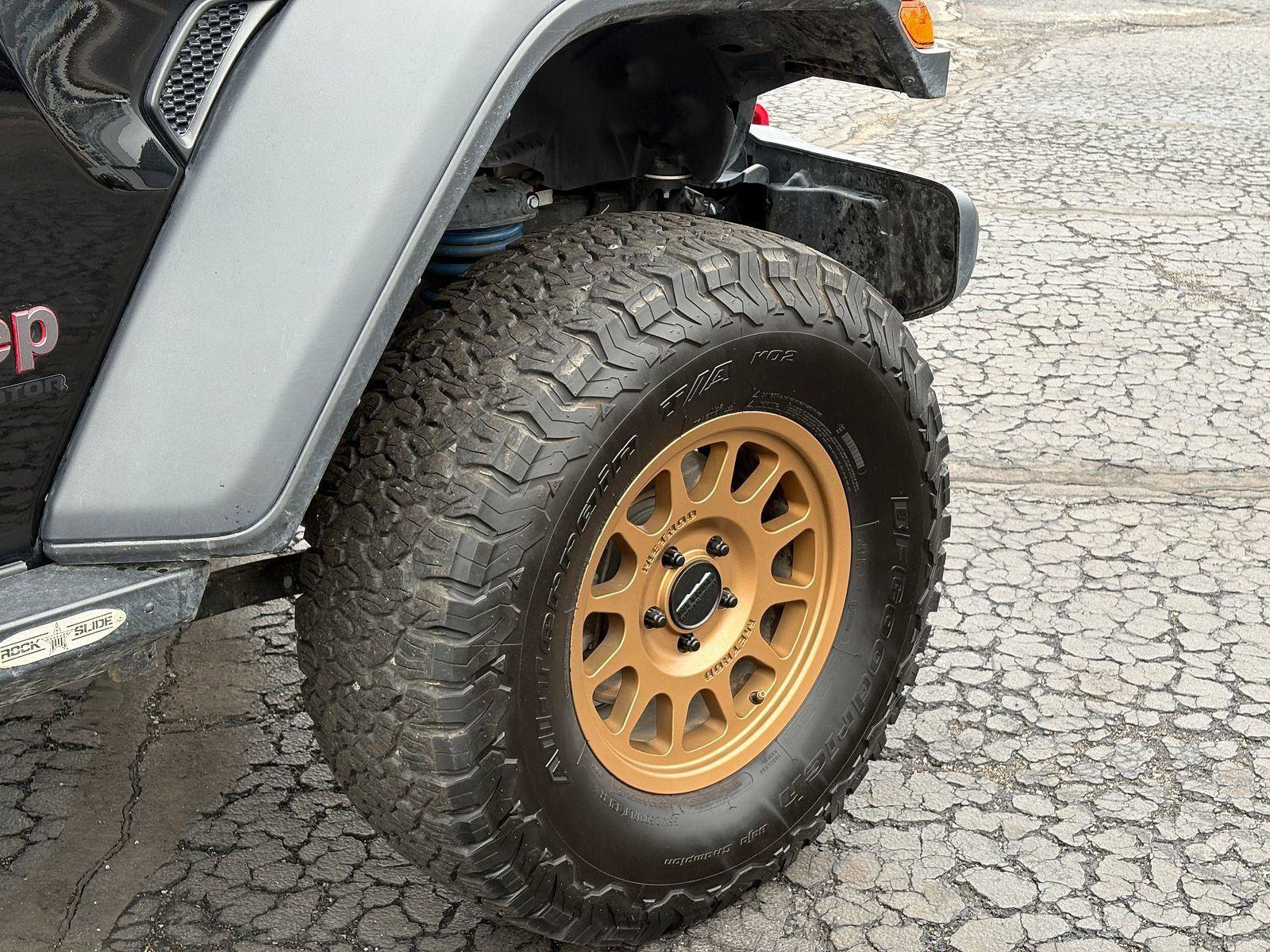 Used 2023 Jeep Gladiator Rubicon w/ LED Lighting Group AWD/4WD image 9