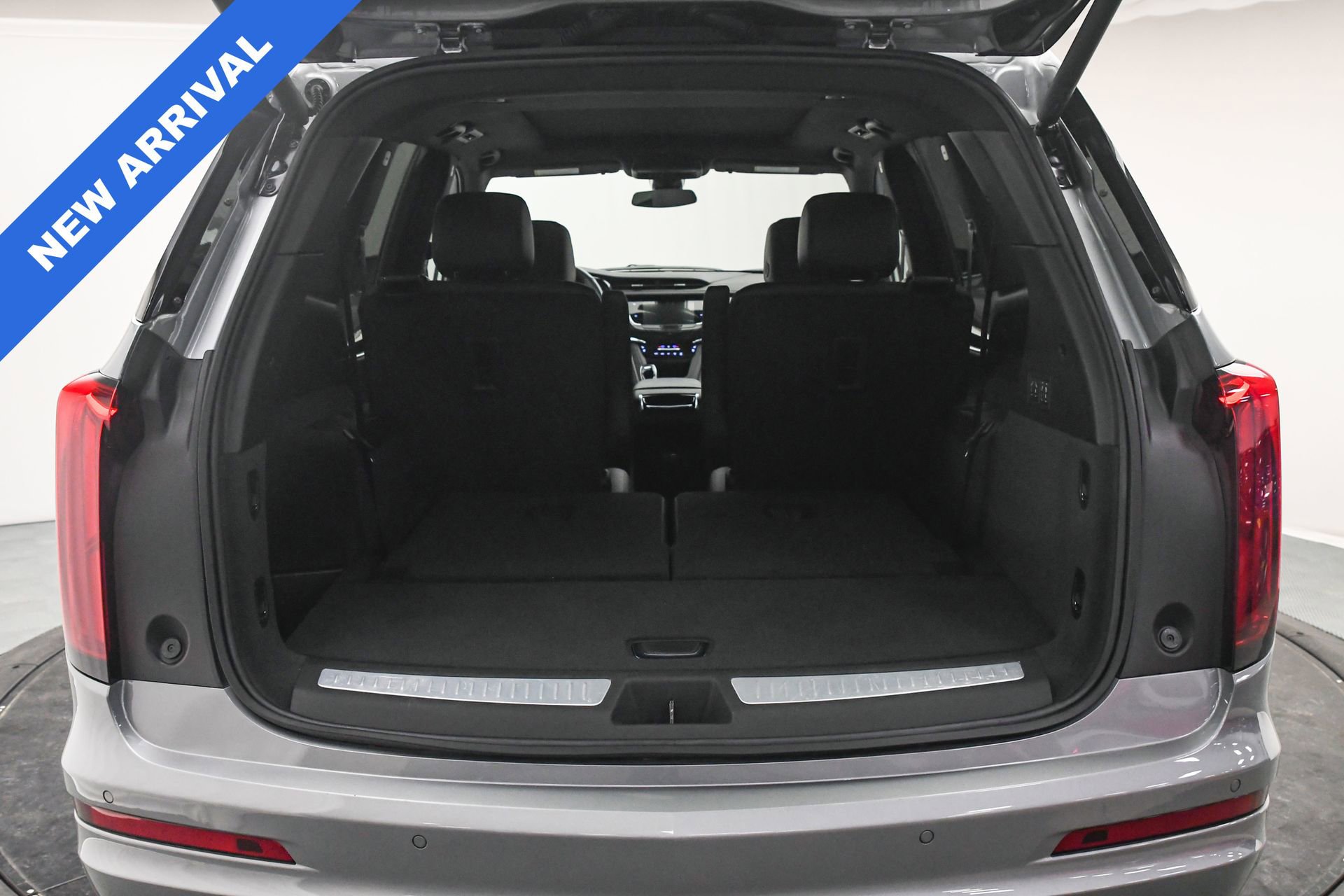 Used 2025 Cadillac XT6 Premium Luxury image 7