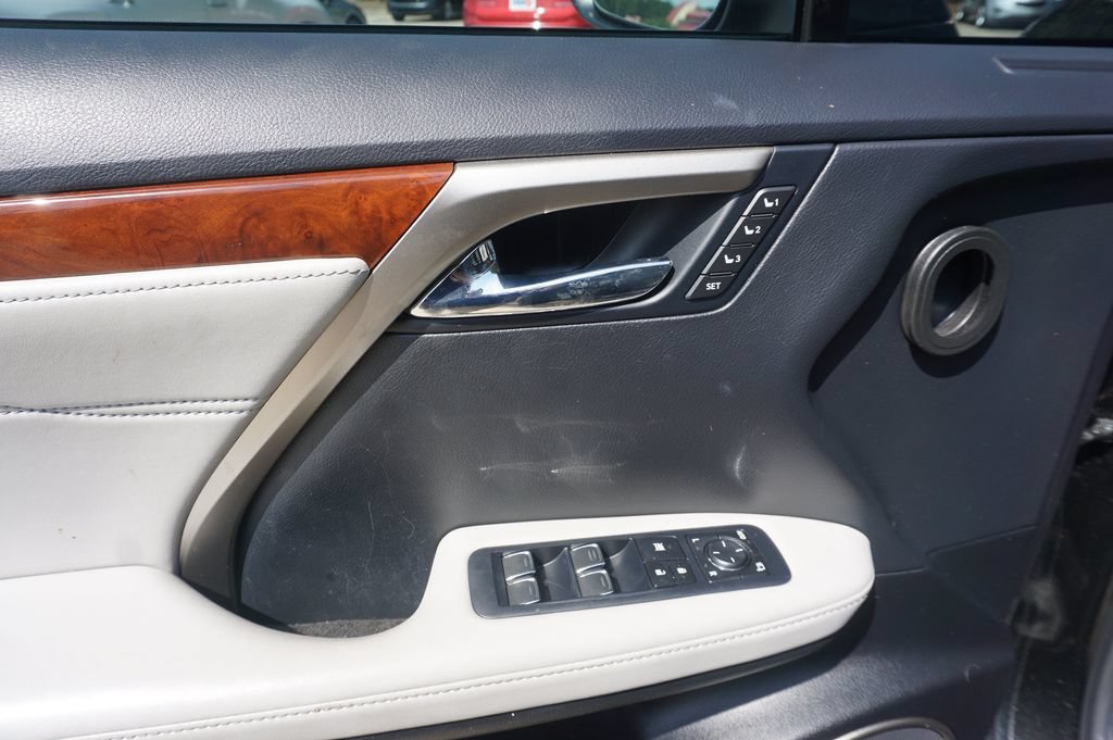 Used 2018 Lexus RX 350L FWD image 3