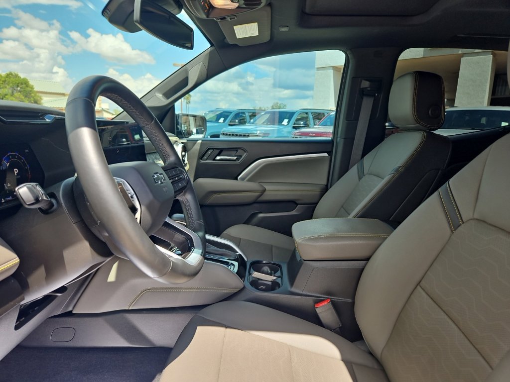 Used 2025 Chevrolet Colorado ZR2 w/ Technology Package AWD/4WD image 12