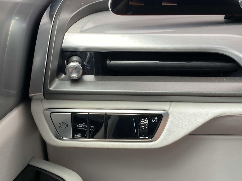 New 2026 Cadillac Vistiq Sport image 22
