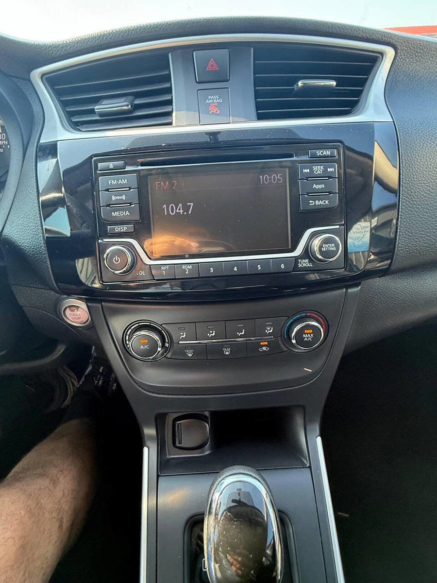 Used 2016 Nissan Sentra SV image 25