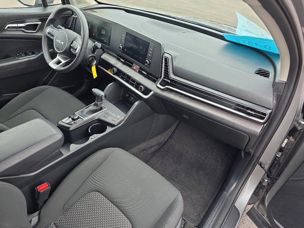 Used 2025 Kia Sportage LX image 25