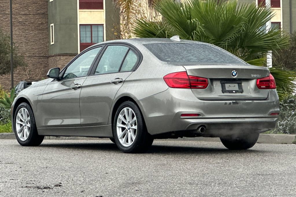Used 2018 BMW 320i Sedan image 5