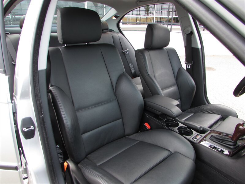 Used 2003 BMW 325i Sedan RWD image 30