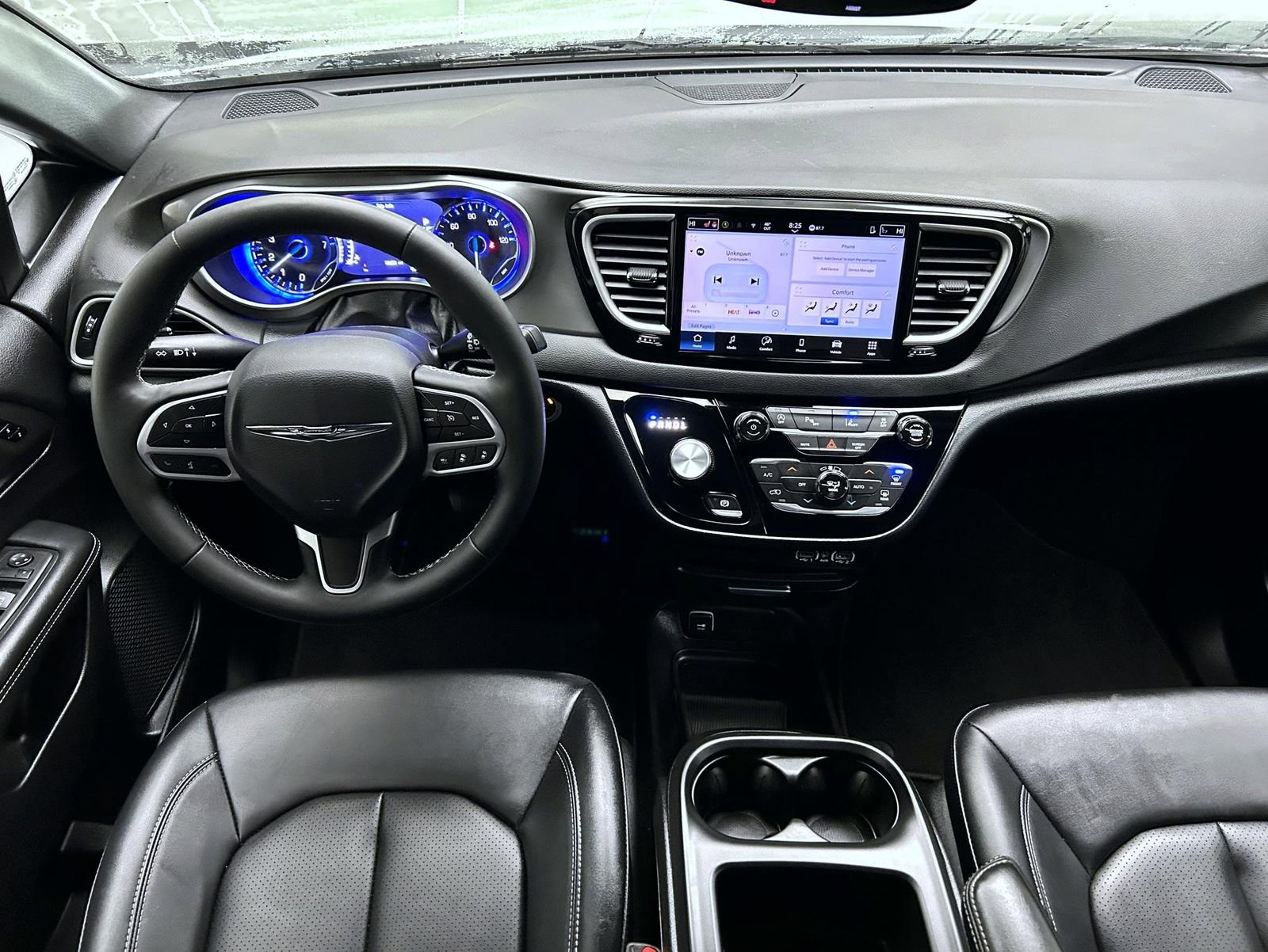 Used 2025 Chrysler Pacifica Select image 14