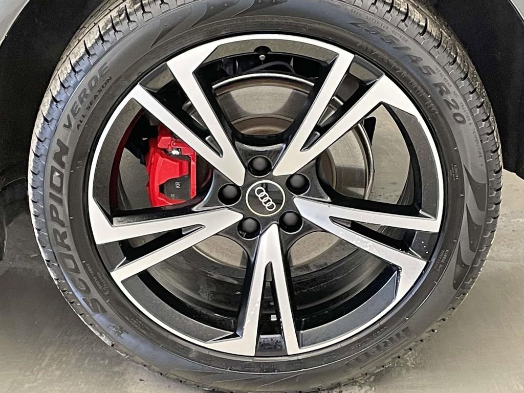 Certified 2025 Audi Q5 2.0T Premium Plus image 12