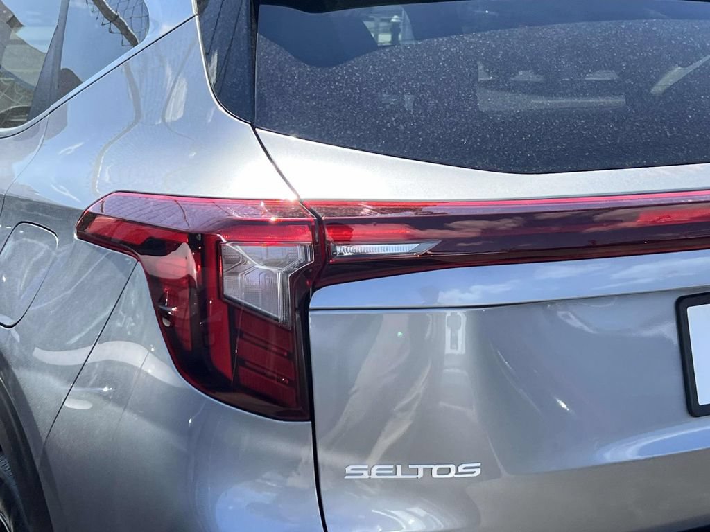 Used 2025 Kia Seltos EX w/ EX Sunroof Package AWD/4WD image 11
