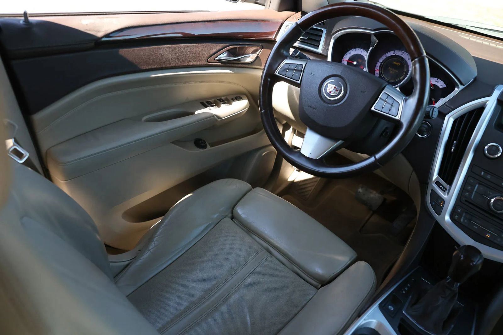 Used 2010 Cadillac SRX Luxury image 20