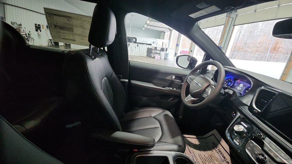 New 2026 Chrysler Pacifica Select AWD/4WD image 13