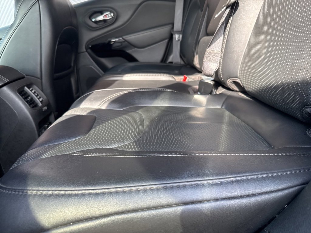 Used 2023 Jeep Cherokee Altitude Lux image 48