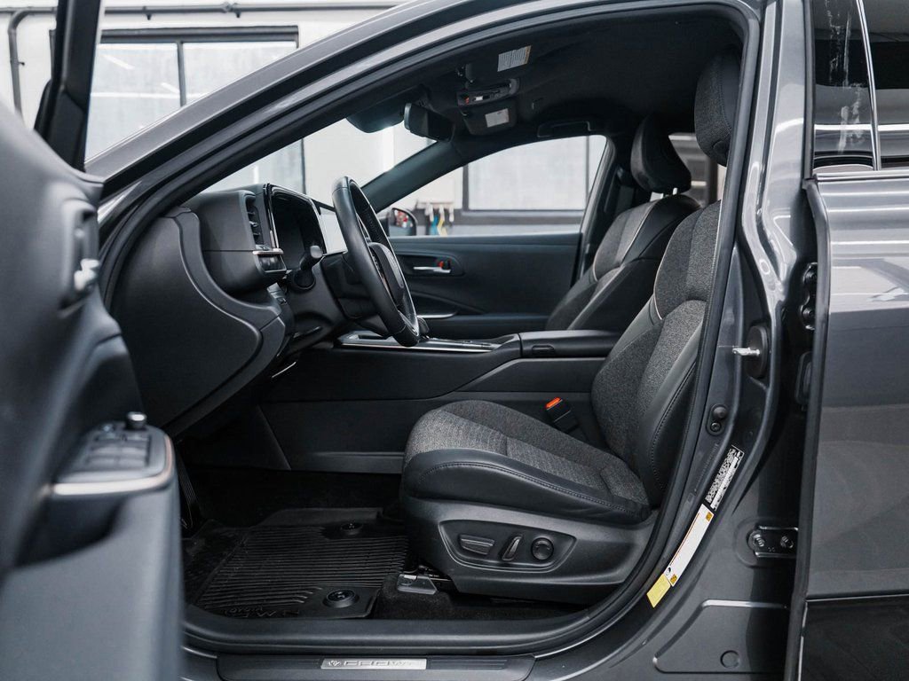 Used 2023 Toyota Crown XLE image 29