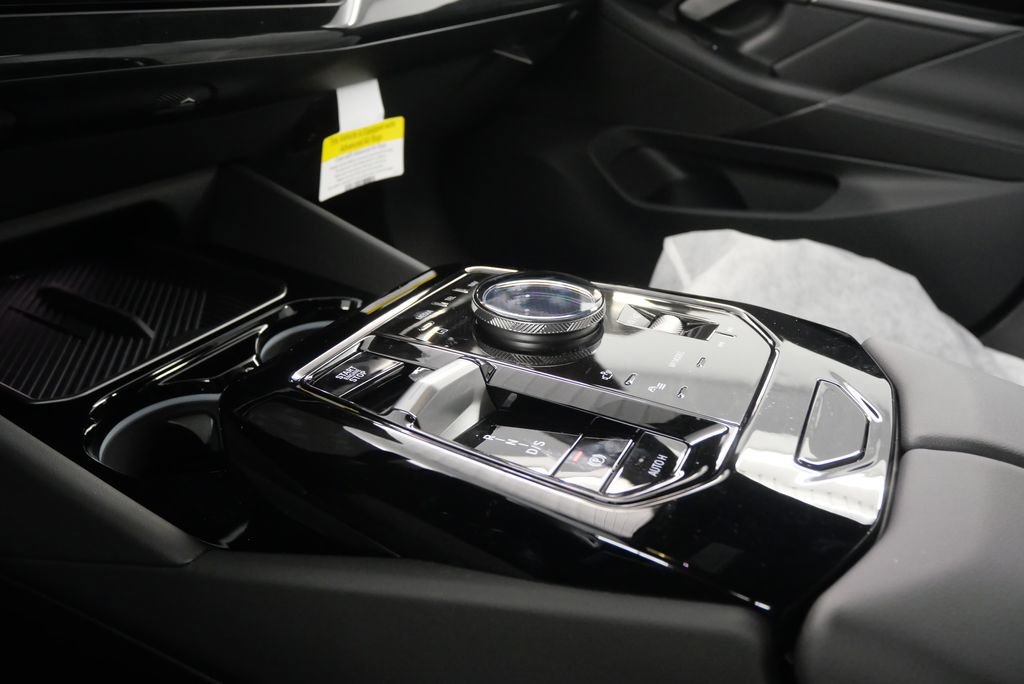 Used 2025 BMW 530i xDrive w/ Premium Package image 26