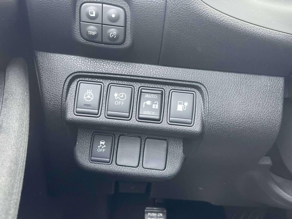 Used 2016 Nissan Leaf SV w/ Premium Package FWD image 18