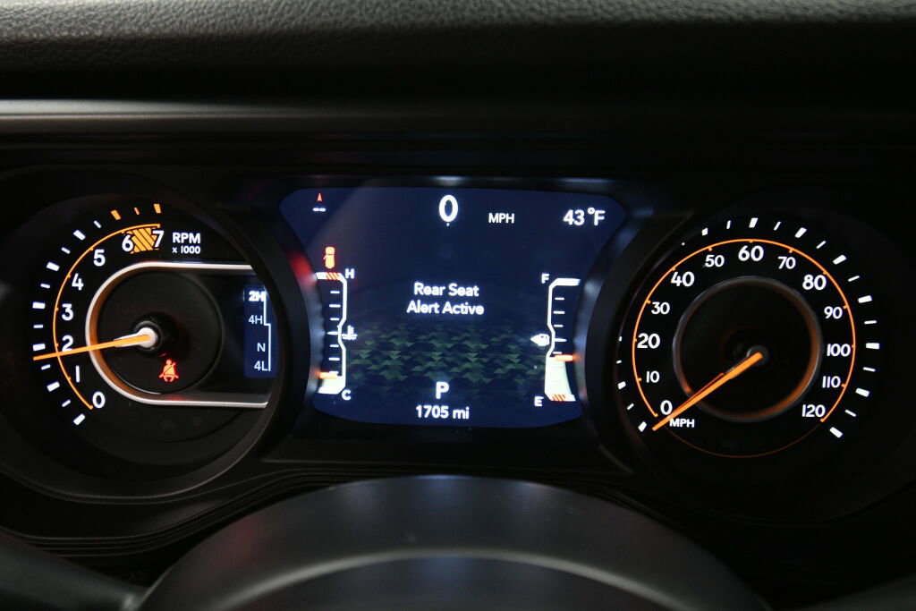 Used 2025 Jeep Wrangler Sport S image 13