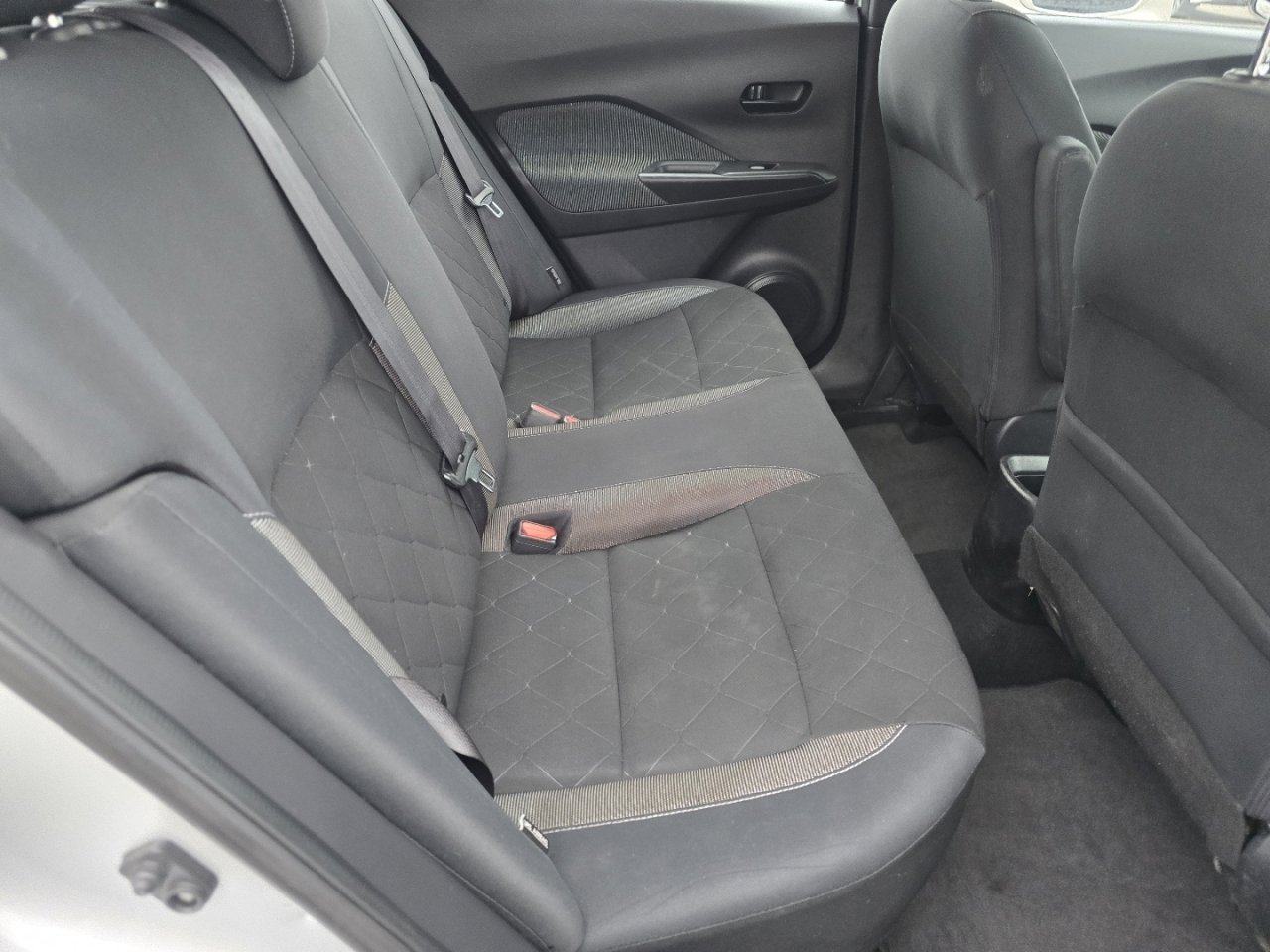 Used 2020 Nissan Kicks S image 19