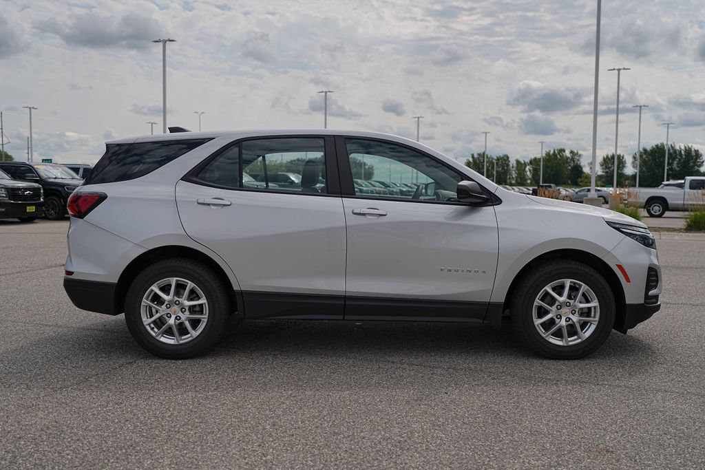 Used 2022 Chevrolet Equinox LS AWD/4WD image 5