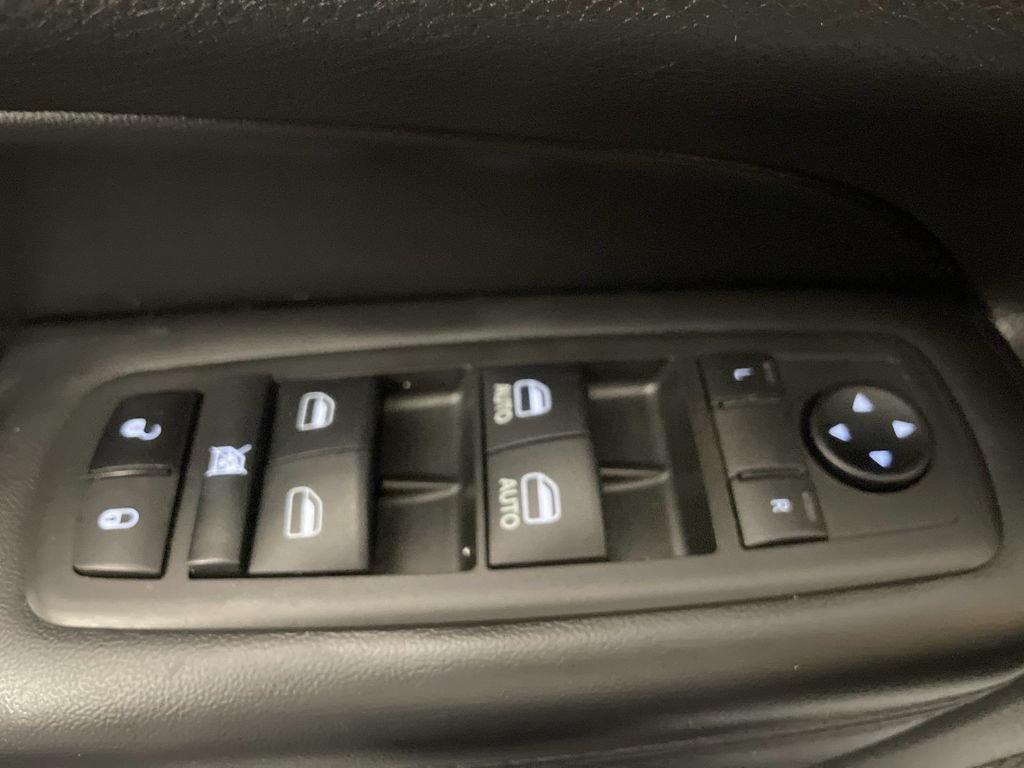 Used 2022 Jeep Grand Cherokee Laredo X AWD/4WD image 17
