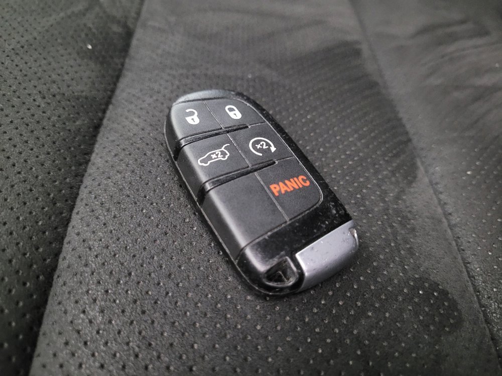 Used 2020 Jeep Grand Cherokee Altitude image 32