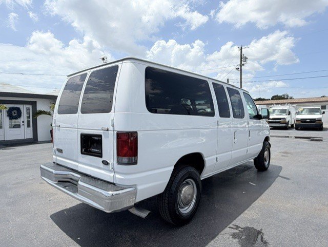 Used 2003 Ford E-350 and Econoline 350 Super Duty RWD image 5