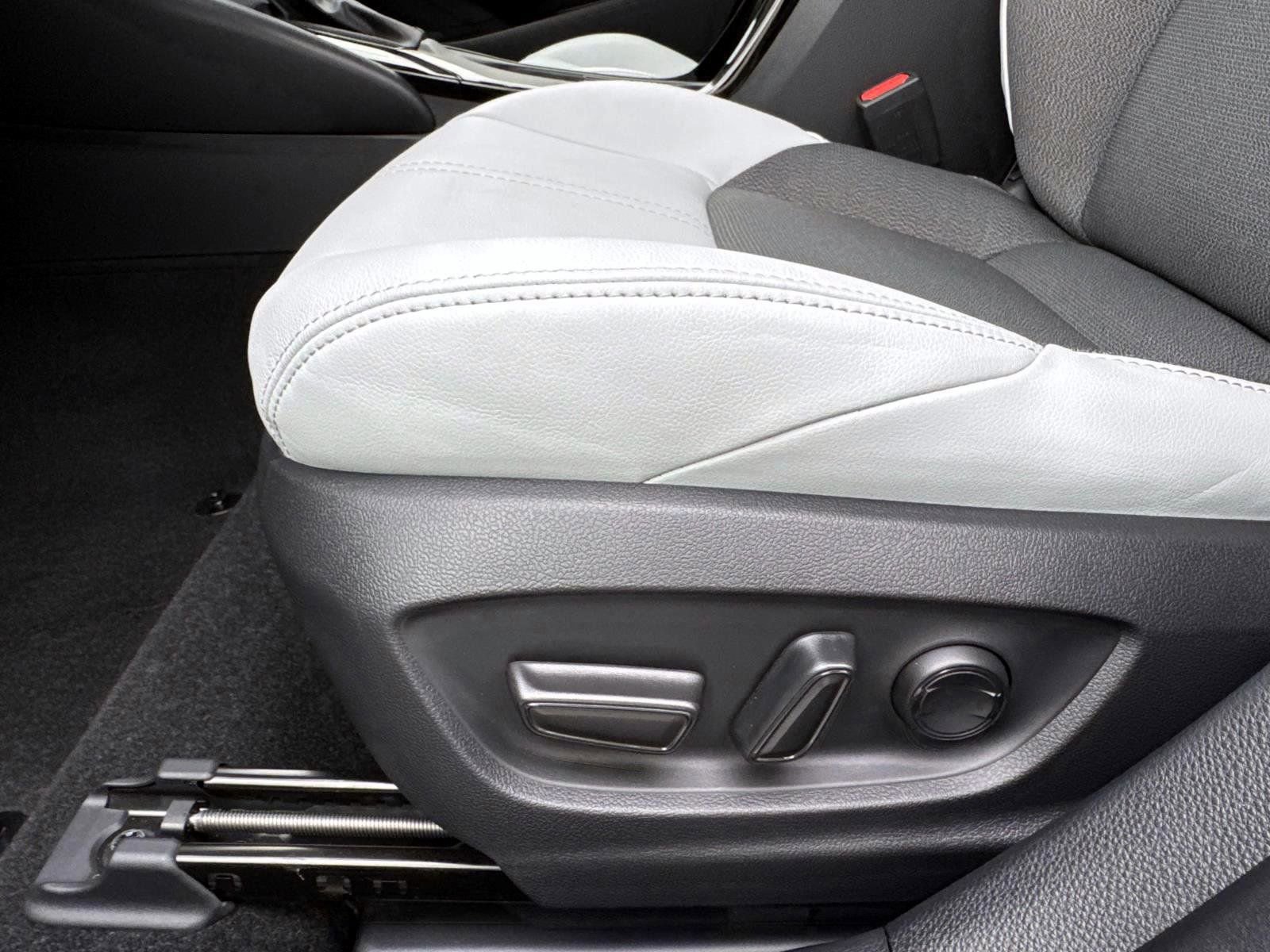 Used 2025 Toyota Corolla XSE image 10