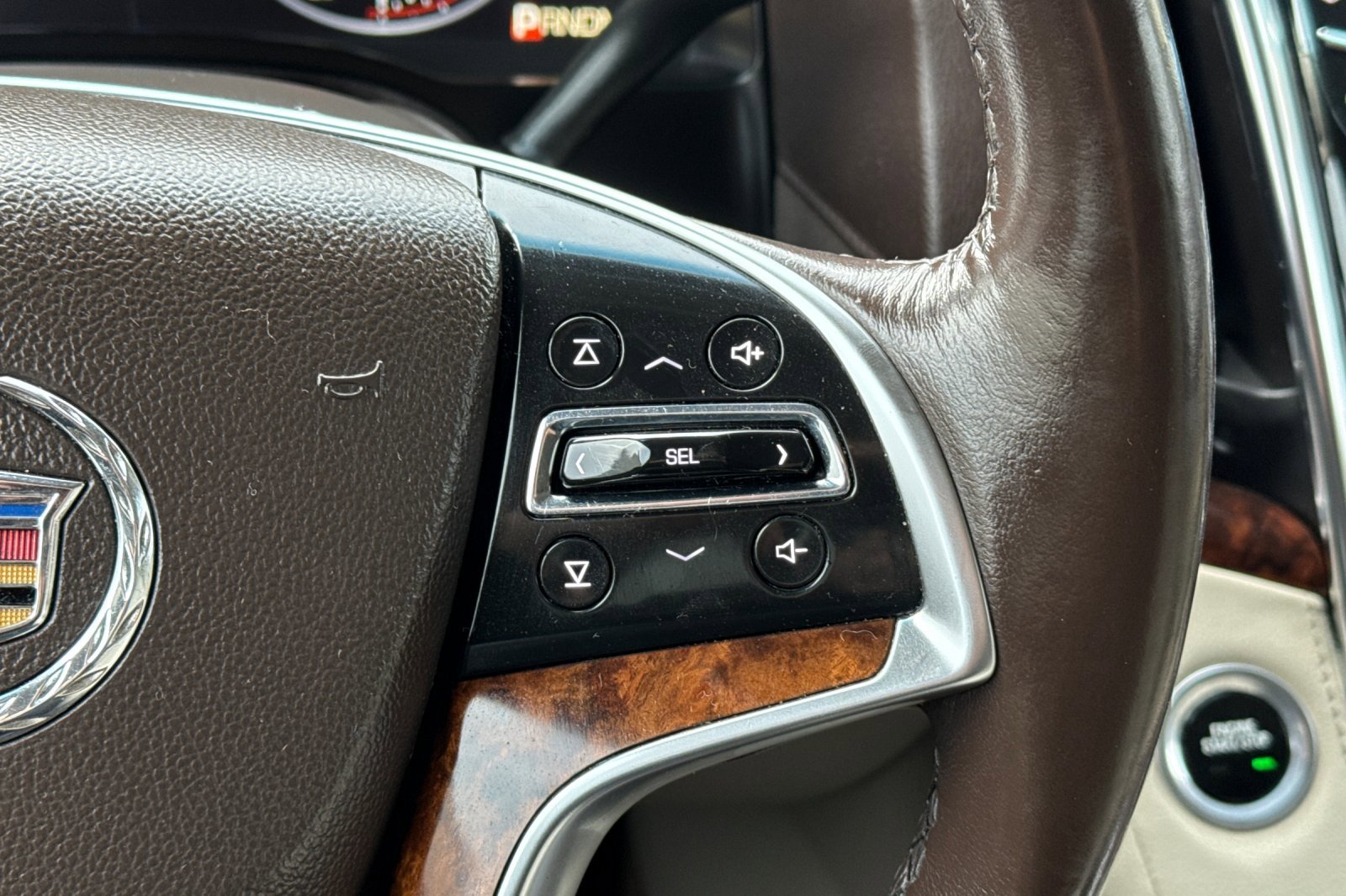 Used 2015 Cadillac Escalade Premium image 32