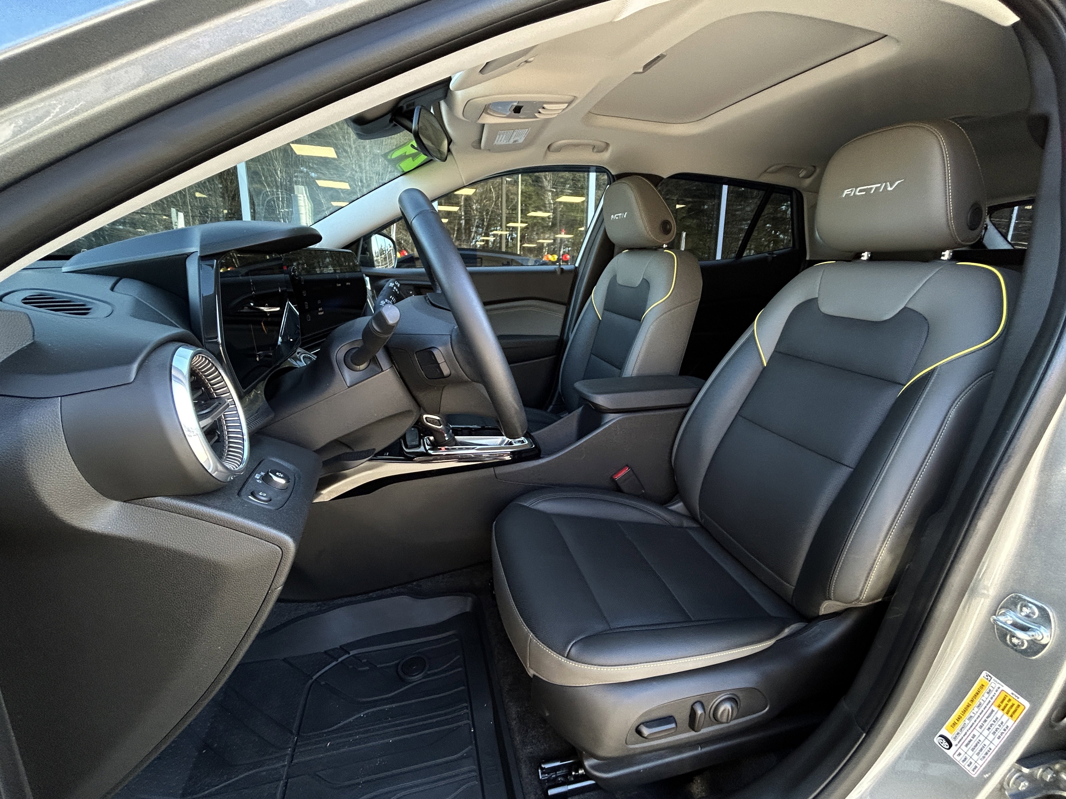 Used 2024 Chevrolet Trax ACTIV w/ Sunroof Package image 21